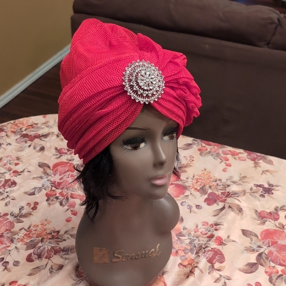 NWT - Elegant Pink Turban with Silver Brooch - Picture 6 of 7
